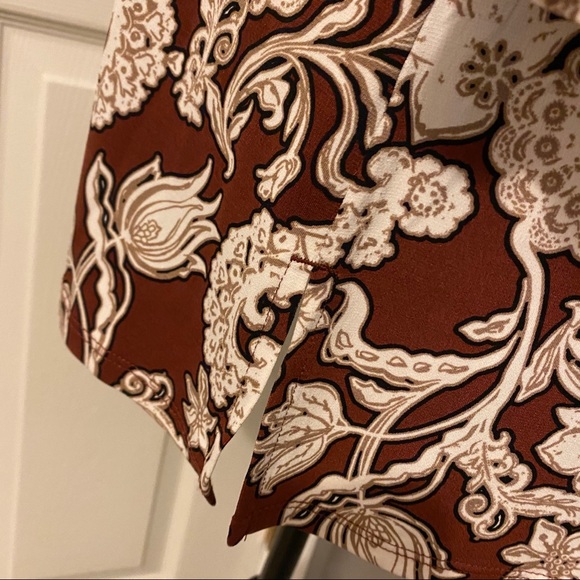 CHICO’S Twist Front Keyhole Scrolls 3/4 Sleeve Top - Picture 6 of 9